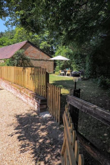 Landford'S Cottage, Your Retreat! エクステリア 写真