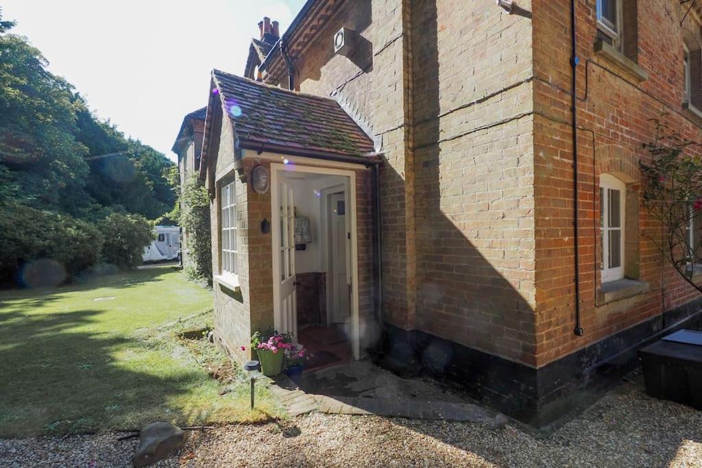 Landford'S Cottage, Your Retreat! エクステリア 写真